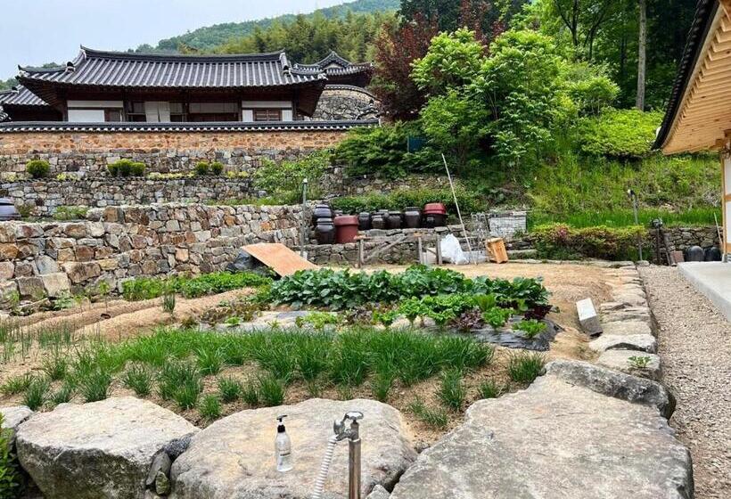 Номер Стандарт, Wanju Hanok Pension Hyurim