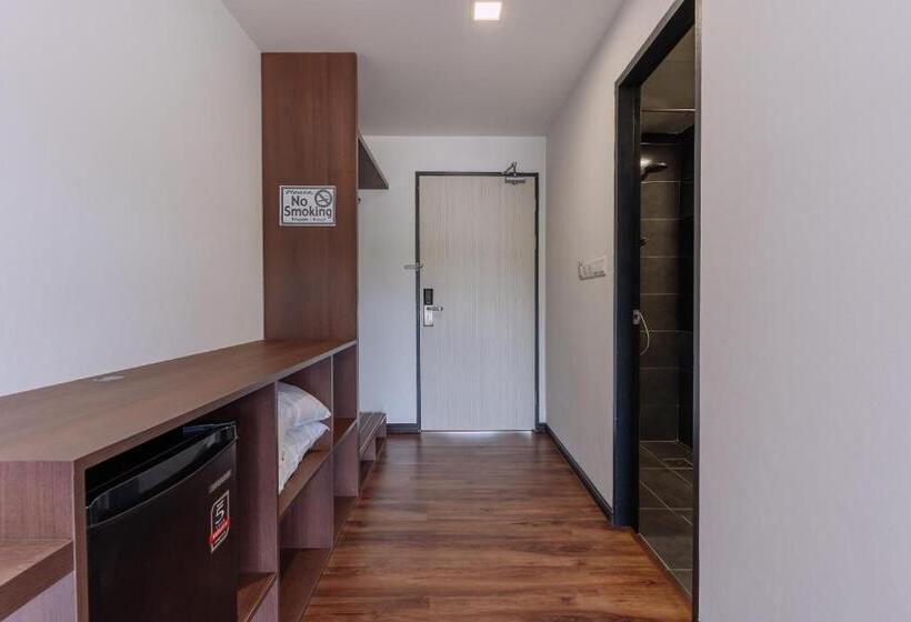 Номер Deluxe Кровать Кинг, Roxy Sematan Villa & Townhouse