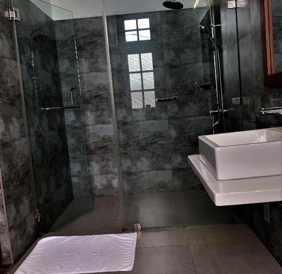 Deluxe Room with Balcony, Heaven Seven  Nuwara Eliya
