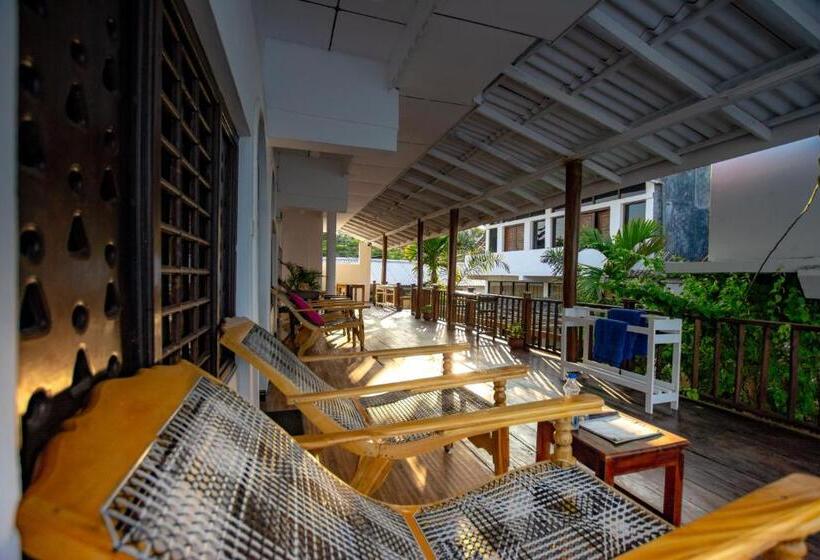 Семейный Номер, Water Edge Resort