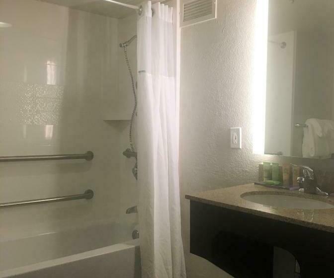 اتاق استاندارد برای معلولان, Wyndham Garden Lake Buena Vista Disney Springs® Resort Area
