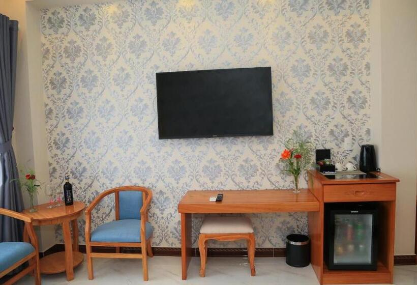 Premium Family Room, Van Kim Long