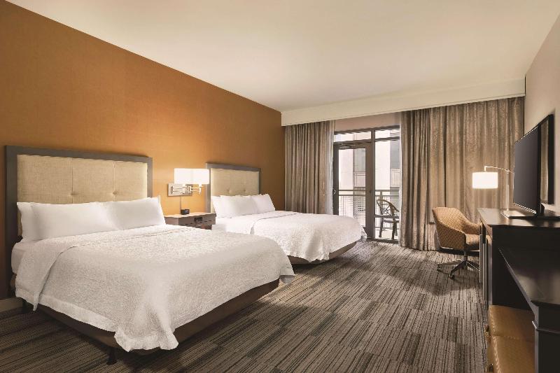 Номер Стандарт с Балконом, Hampton Inn & Suites Roanokedowntown