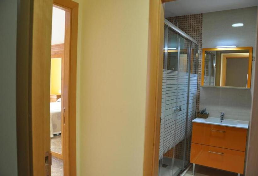 Habitación Triple Estándar, De Alba