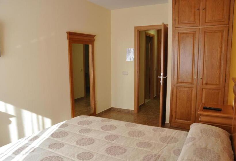 Habitación Triple Estándar, De Alba