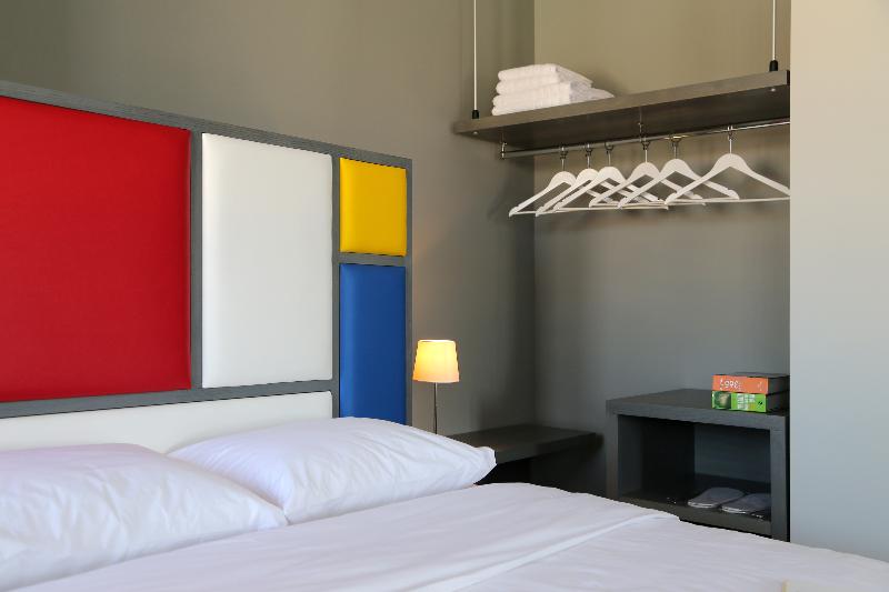 اتاق استاندارد سه نفره, Design Architectonika