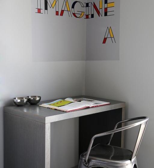 اتاق لوکس با چشم‌انداز دریا, Design Architectonika