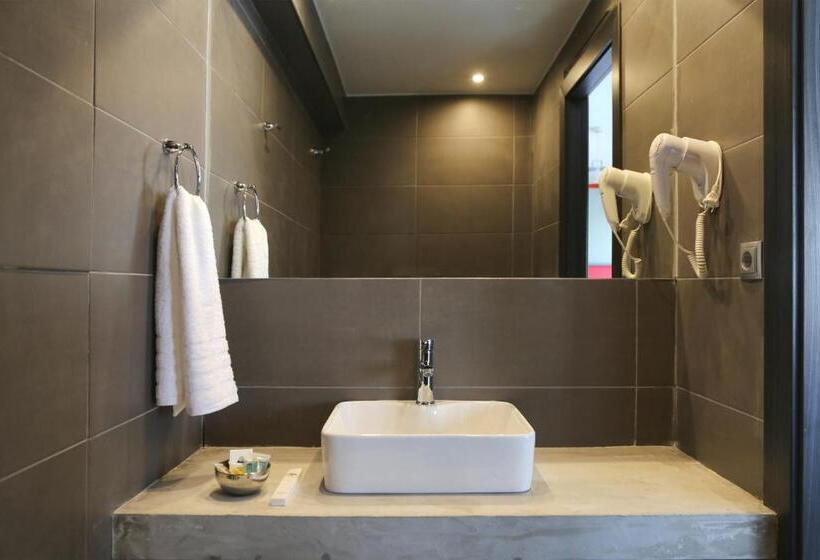 اتاق استاندارد سه تخته با بالکن, Design Architectonika