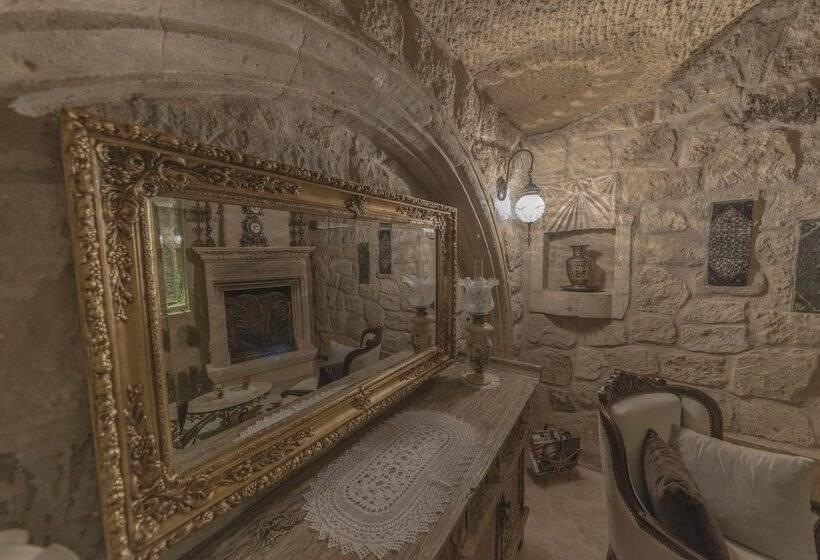 سوییت جونیور, Elika Cave Suites & Spa