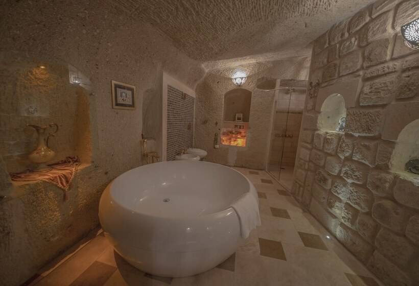سوییت جونیور, Elika Cave Suites & Spa