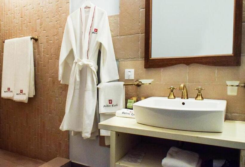 اتاق لوکس با بالکن و چشم‌انداز دریا, Oasis Resort Lozenets