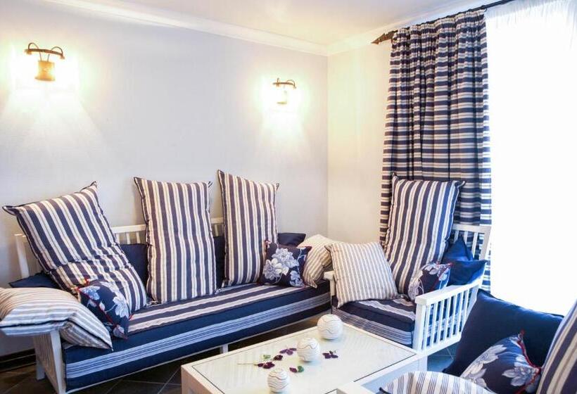 اتاق لوکس با بالکن و چشم‌انداز دریا, Oasis Resort Lozenets