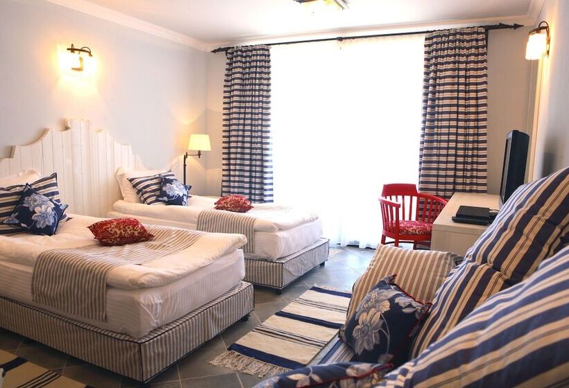 Standard Room with Balcony Side Sea View, Oasis Resort Lozenets