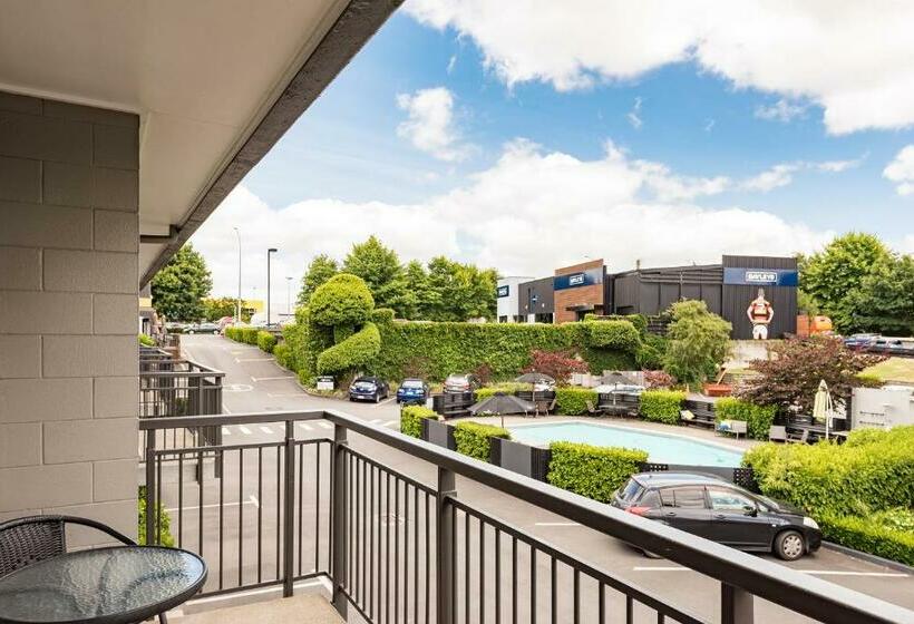 شقة غرفة واحدة, Heartland Ambassador Hotel Hamilton