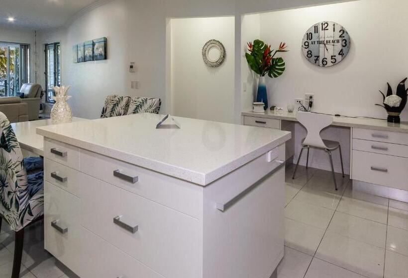 Апартаменты Deluxe 3 Спальни Вид на Море, Island Views Beachfront Apartments
