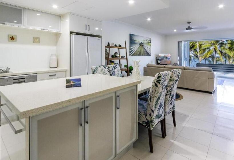 Апартаменты Deluxe 3 Спальни Вид на Море, Island Views Beachfront Apartments