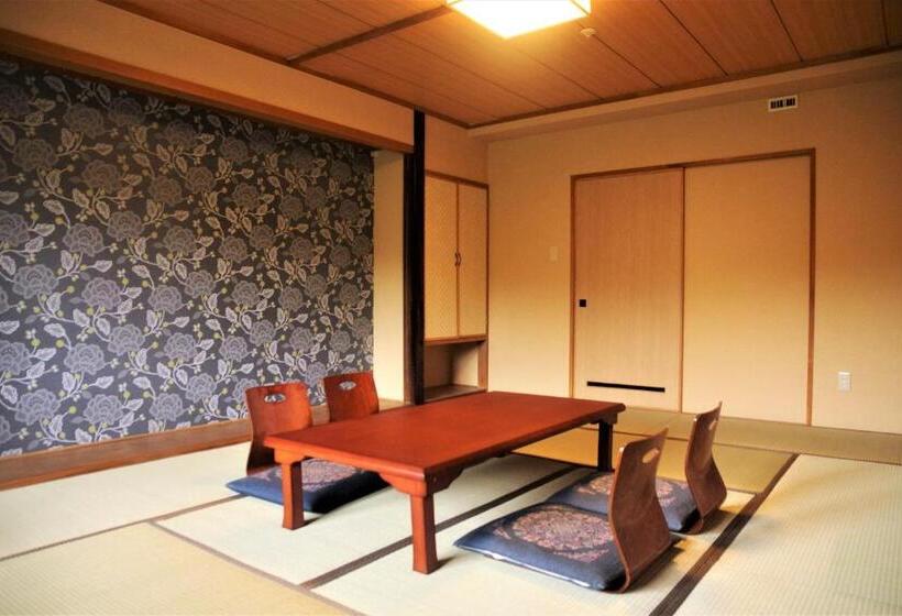 Четырехместный Номер Стандарт, K S House Hokkaido  Asahidake Onsen Hostel
