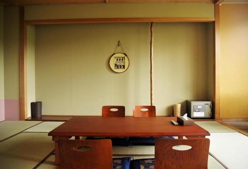 Четырехместный Номер Deluxe, K S House Hokkaido  Asahidake Onsen Hostel