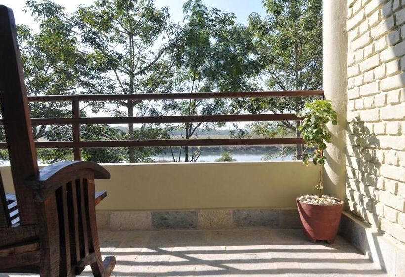 اتاق استاندارد با تراس, River View Jungle Camp
