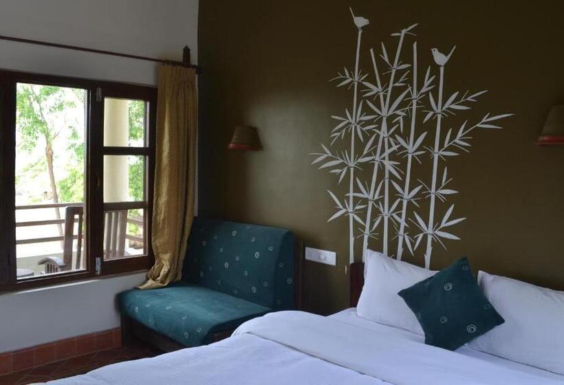 اتاق استاندارد با بالکن, River View Jungle Camp