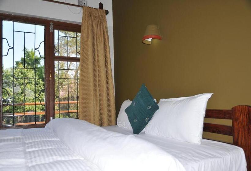 اتاق استاندارد با بالکن, River View Jungle Camp