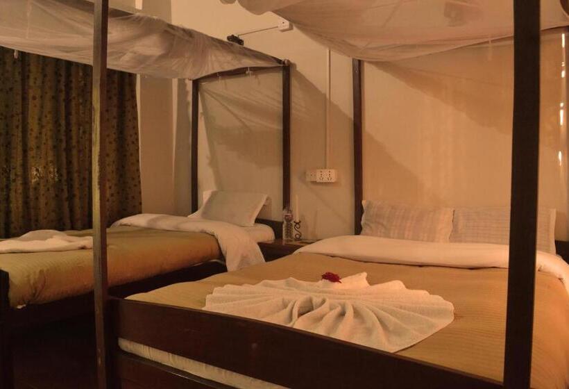 ویلای استاندارد با چشم‌انداز باغ, River View Jungle Camp