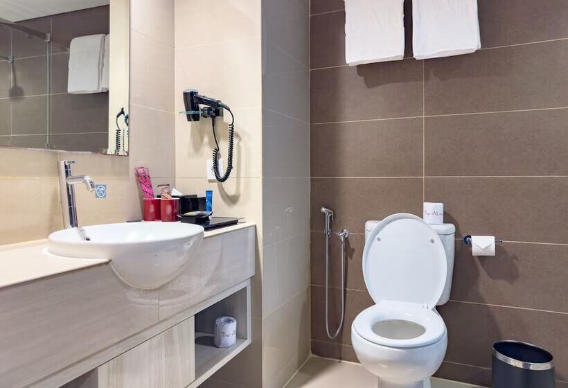 Номер Deluxe, The Alana Hotel & Conference Center Malioboro Yogyakarta By Aston