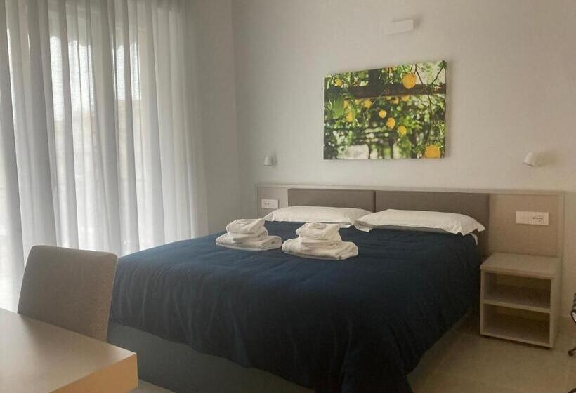 Номер Стандарт с Балконом, Divina Holiday   Rooms