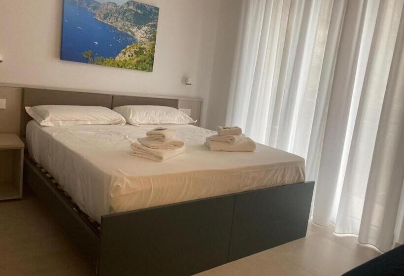 Номер Стандарт с Балконом, Divina Holiday   Rooms