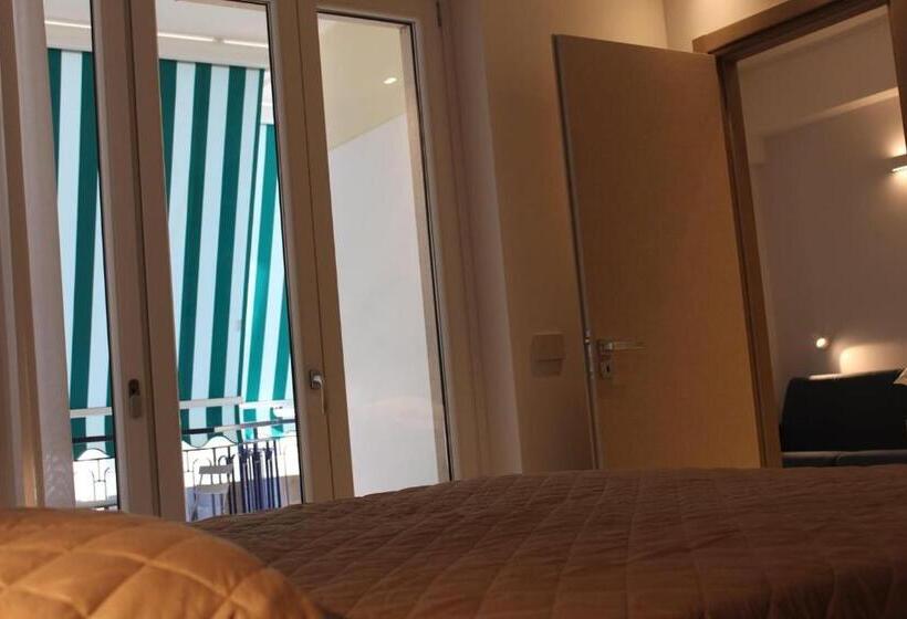 Номер Deluxe с Балконом, Divina Holiday   Rooms