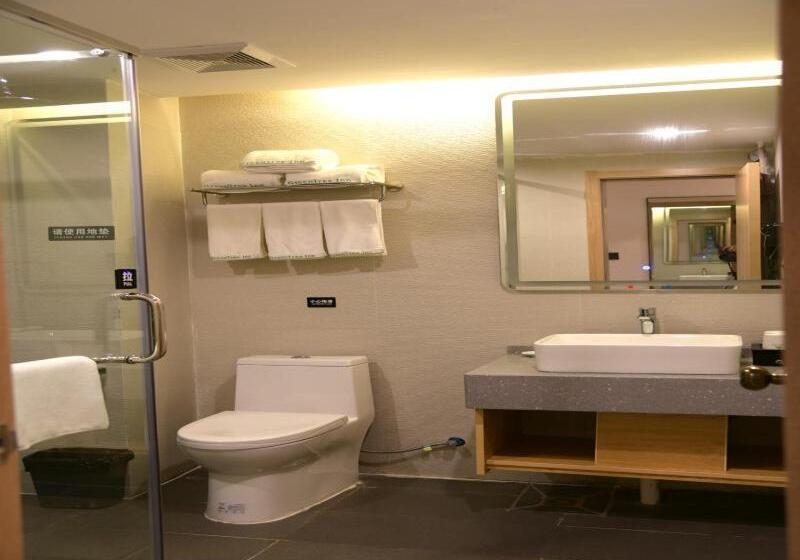Номер Стандарт Трехместный, Greentree Inn Express Hotel Heyuan N1 High Fountain