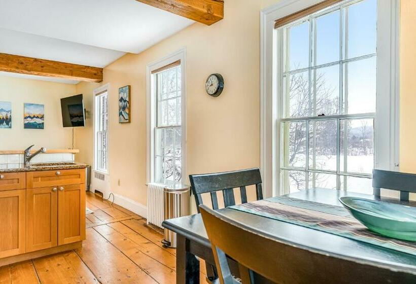 استودیوی استاندارد, Stowe Mountain Road Escape