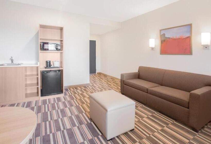 Люкс Кровать Кинг, Microtel Inn & Suites By Wyndham Cuauhtemoc Campos Menonitas