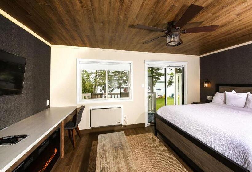 Superior suite with lake view, Bayview Wildwood Resort, Ascend Hotel Collection