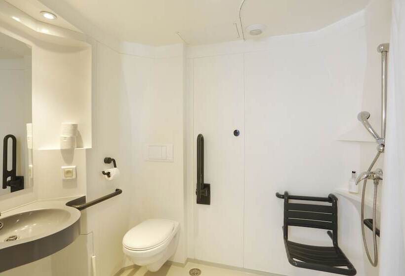 غرفة قياسية ثلاثية, First Inn Hotel Paris Sud Les Ulis