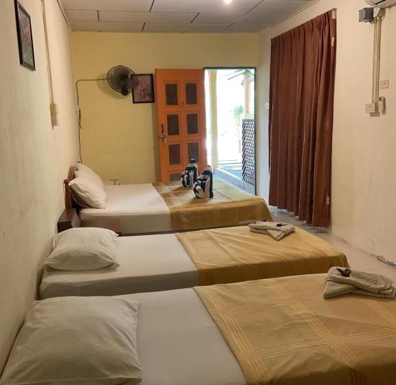 اتاق استاندارد چهار تخته, The Cottage Langkawi