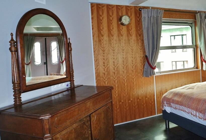 Suite with Terrace, Train Hostel