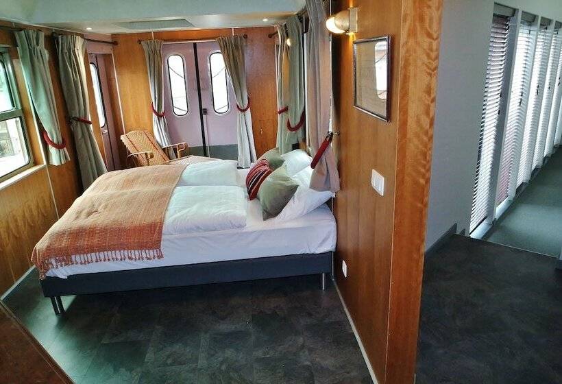 Suite with Terrace, Train Hostel
