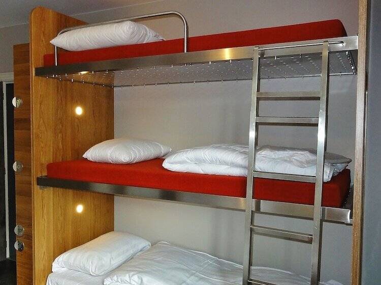 اتاق استاندارد, Train Hostel