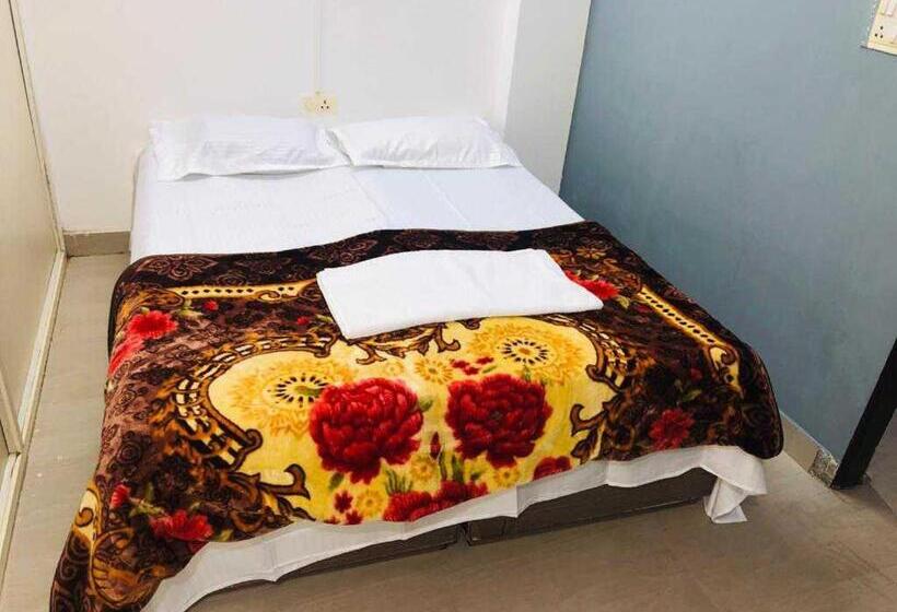 デラックストリプルルーム, O Dev Hotel Mansarovar
