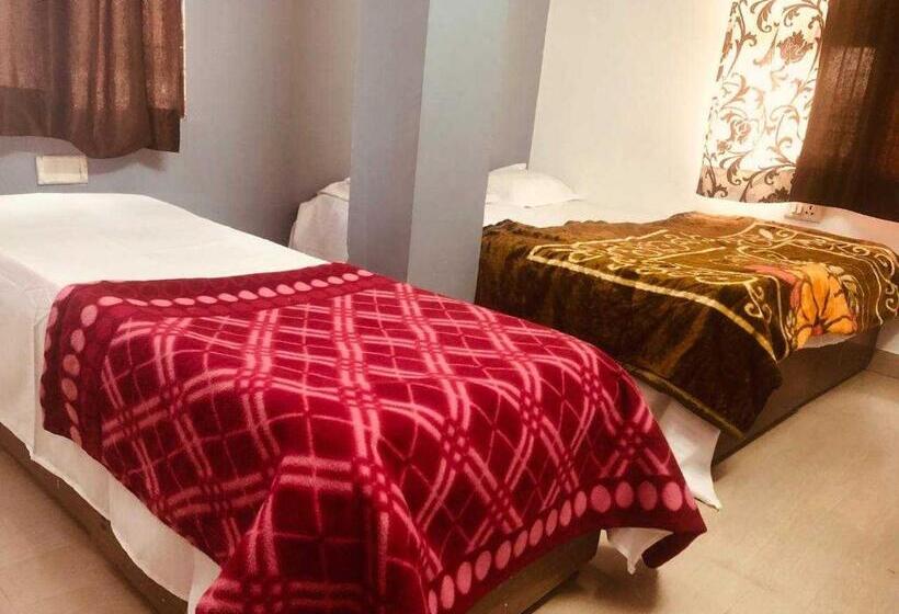デラックストリプルルーム, O Dev Hotel Mansarovar