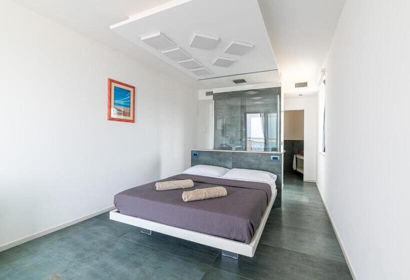 Номер Стандарт Вид на Море с Балконом, Marina Bay Luxury Rooms