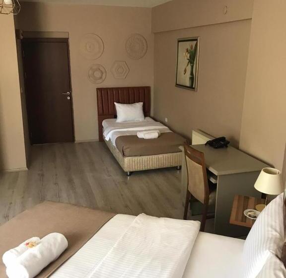 Трехместный Номер Стандарт с Балконом, Park Otel