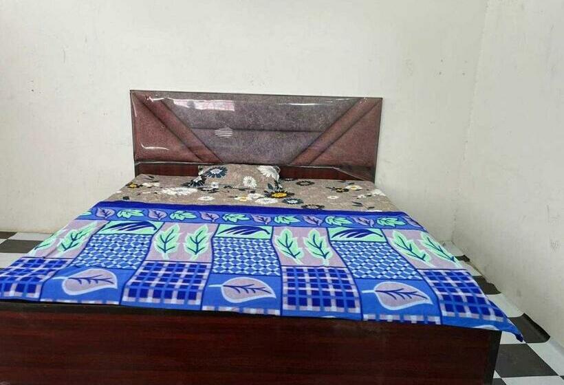 Трехместный Номер Классика, Spot On 81041 Hotel Royal Palace