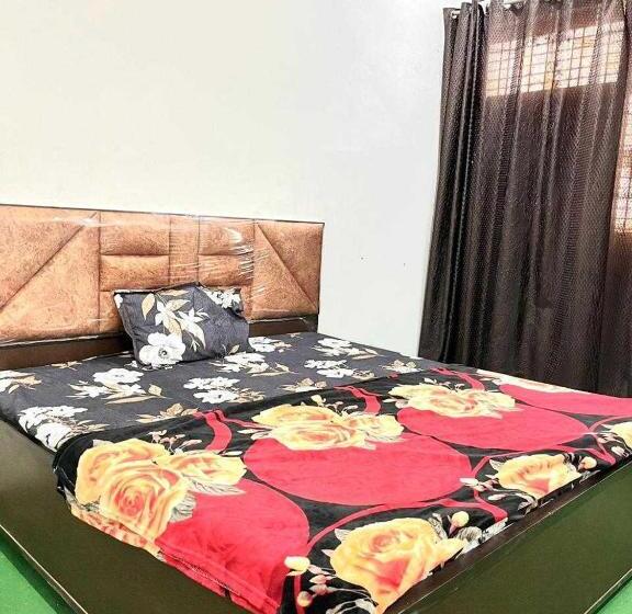 Трехместный Номер Классика, Spot On 81041 Hotel Royal Palace