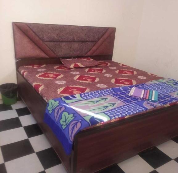 Трехместный Номер Классика, Spot On 81041 Hotel Royal Palace