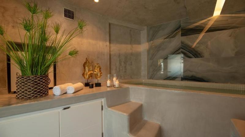 سوئیت اجرایی با چشم‌انداز دریا, Day Dream Luxury Suites