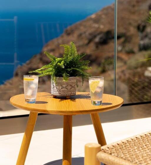 سوییت جونیور با چشم‌انداز دریا, Day Dream Luxury Suites