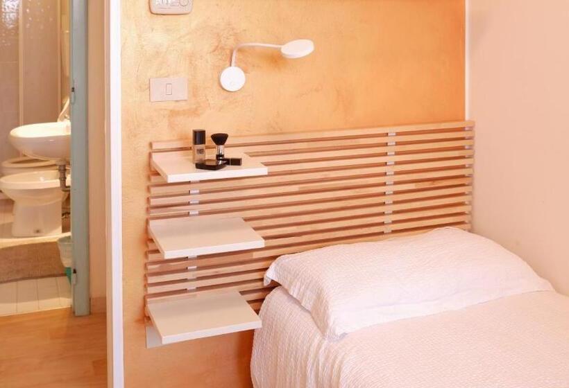 Quarto Estandar Individual com Sacada, Venezuela