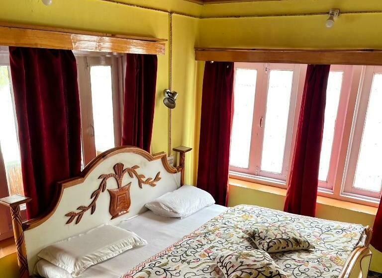 اتاق استاندارد, Friends Guest House